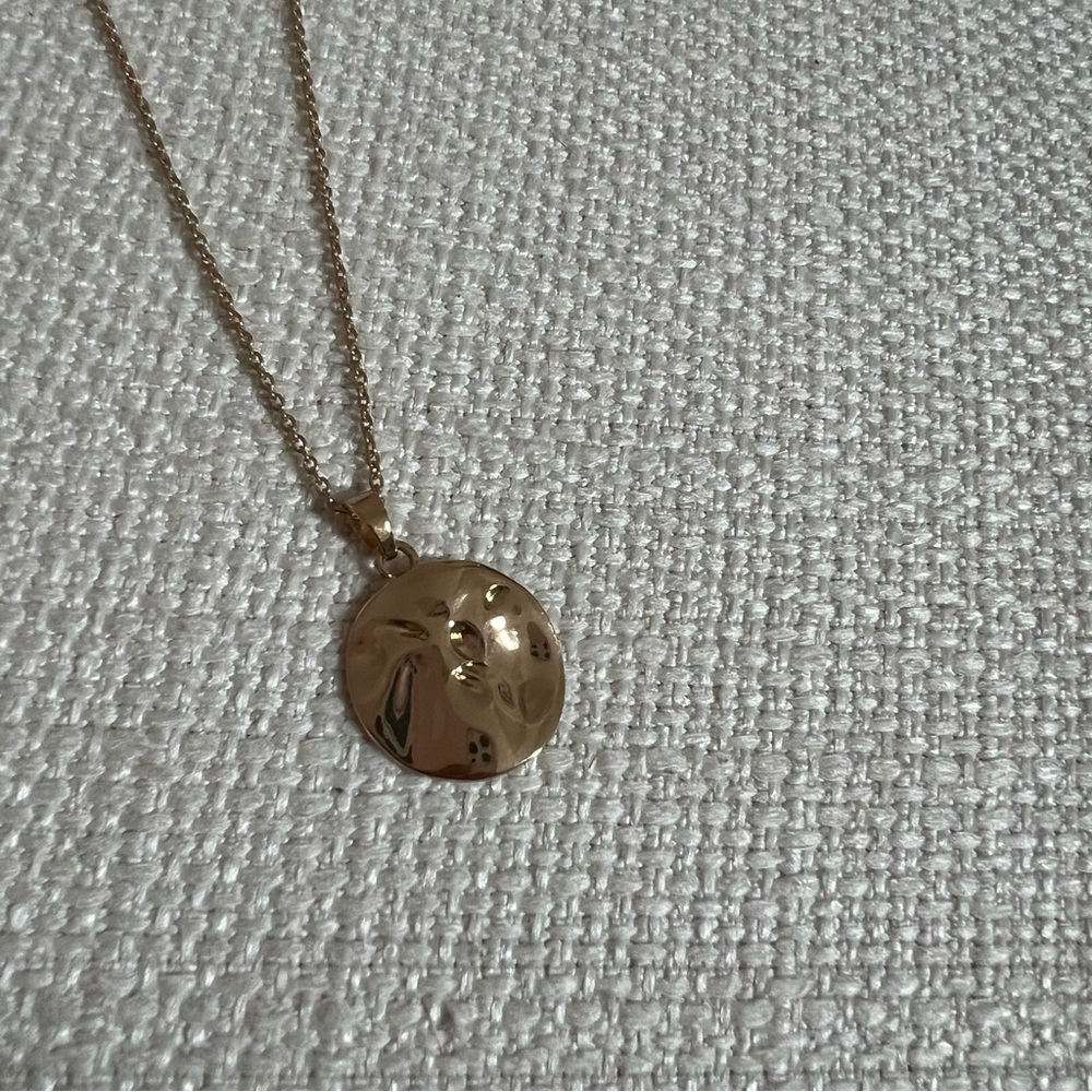 Gold Textured Seashell Pendant Necklace